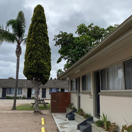 בייטמנס ביי Hanging Rock Family Motel מראה חיצוני תמונה