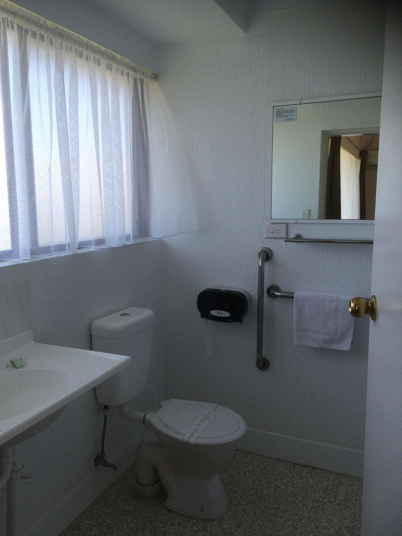 בייטמנס ביי Hanging Rock Family Motel מראה חיצוני תמונה