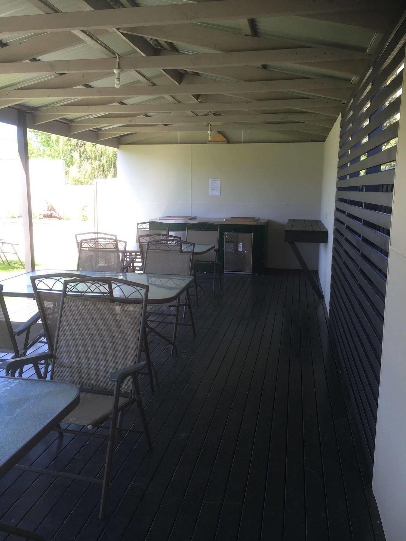 בייטמנס ביי Hanging Rock Family Motel מראה חיצוני תמונה