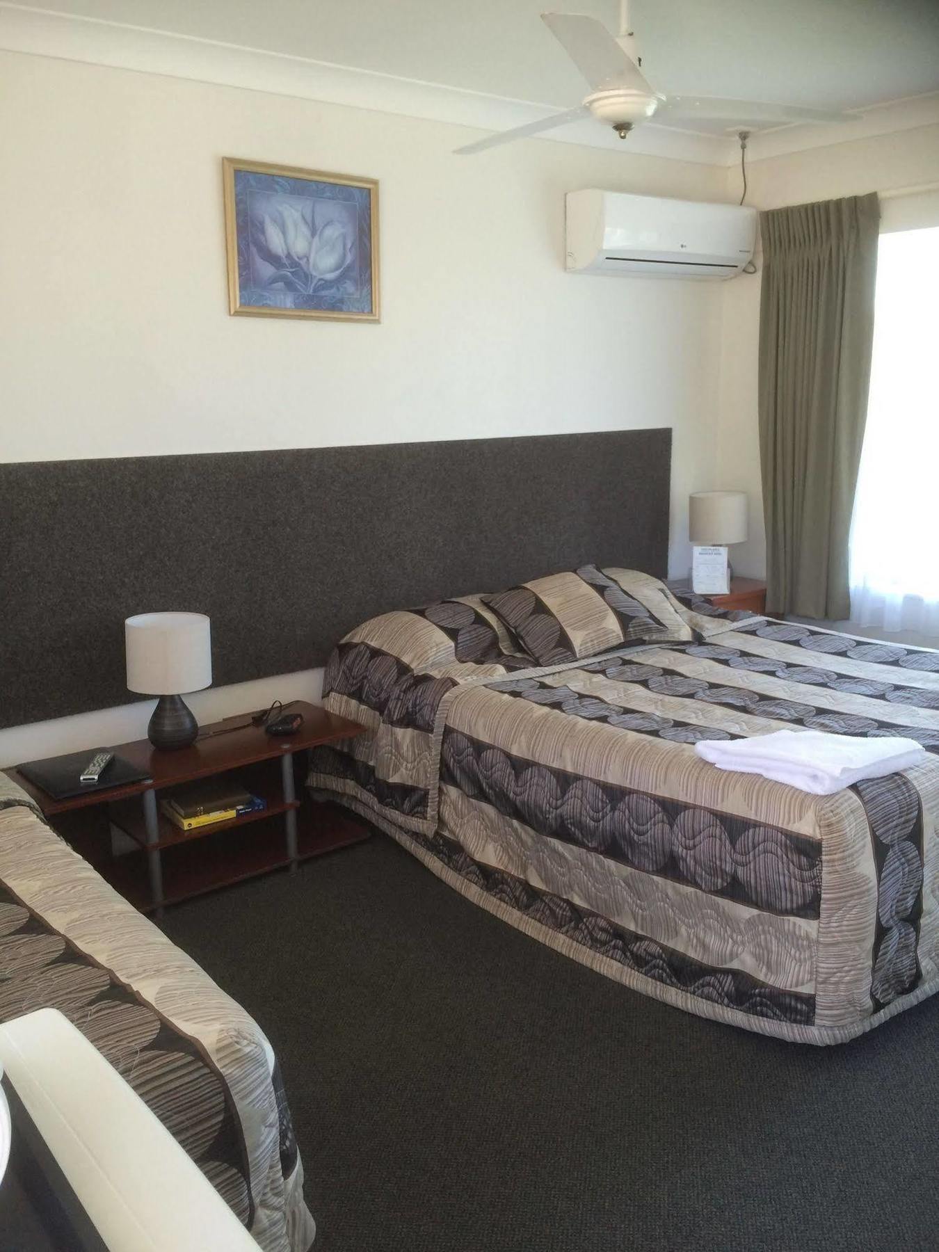 בייטמנס ביי Hanging Rock Family Motel מראה חיצוני תמונה