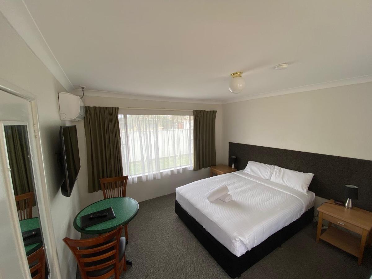 בייטמנס ביי Hanging Rock Family Motel מראה חיצוני תמונה