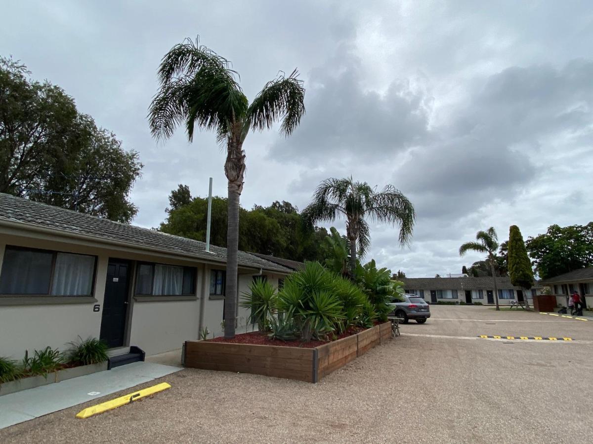 בייטמנס ביי Hanging Rock Family Motel מראה חיצוני תמונה