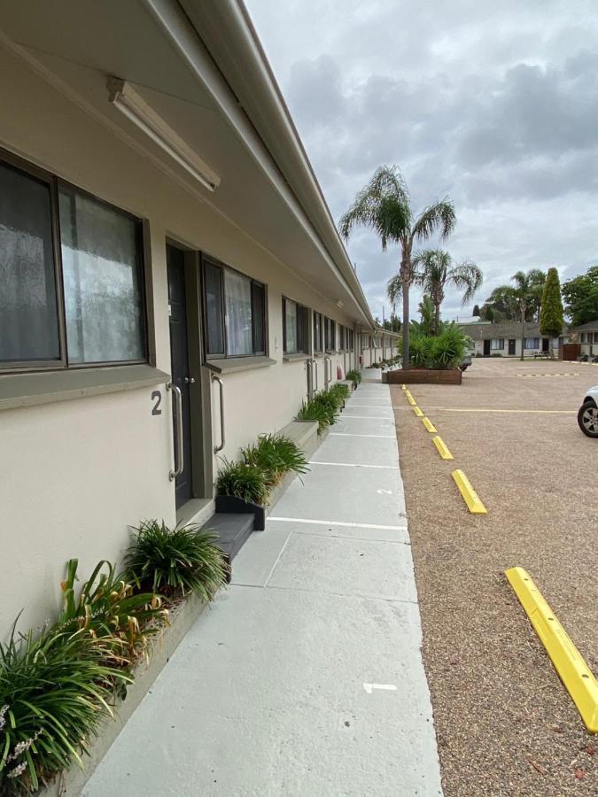 בייטמנס ביי Hanging Rock Family Motel מראה חיצוני תמונה